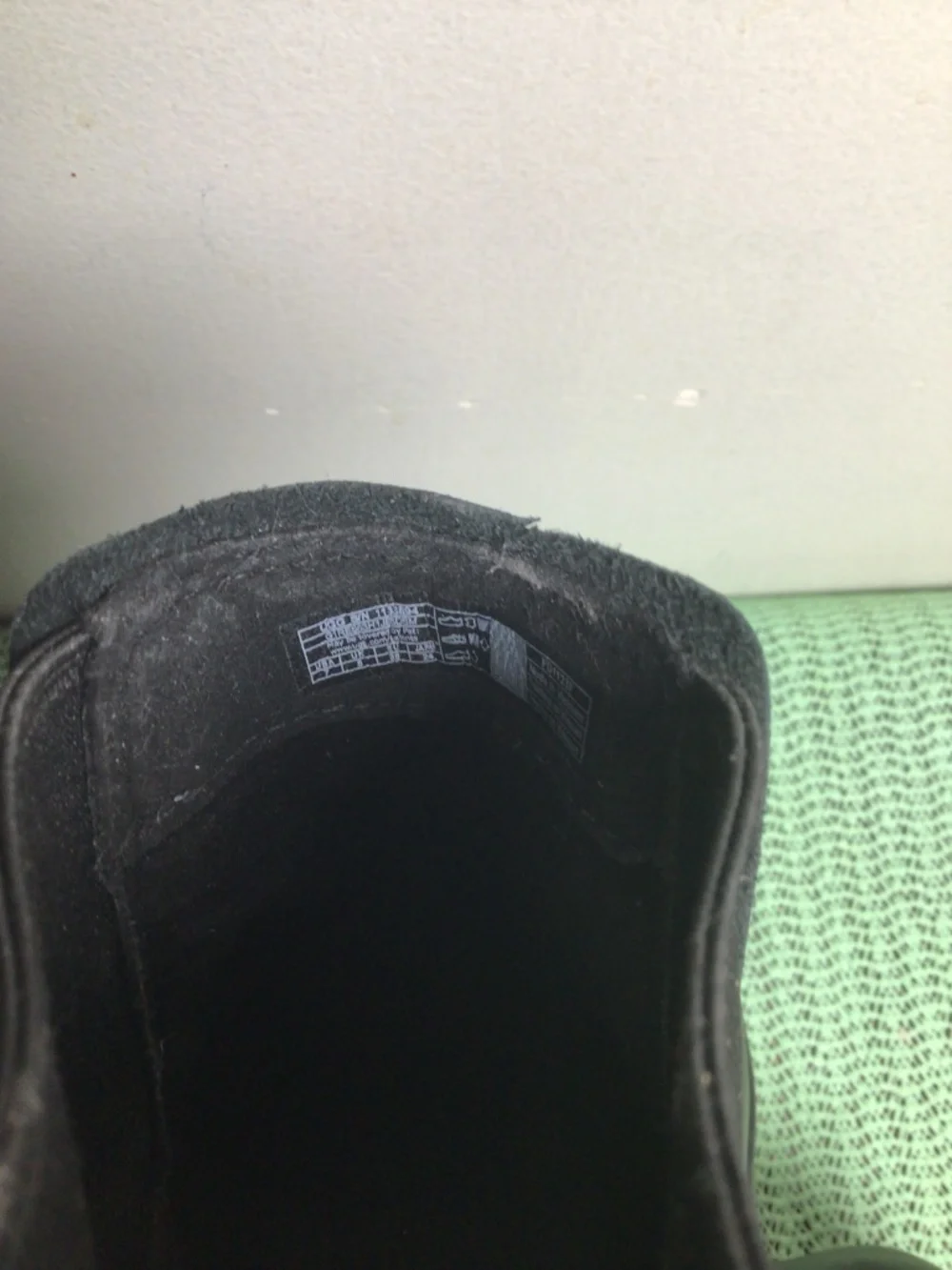 Ugg  leather slip on ankle boots Textile lining with stretch elastic   SZ 7